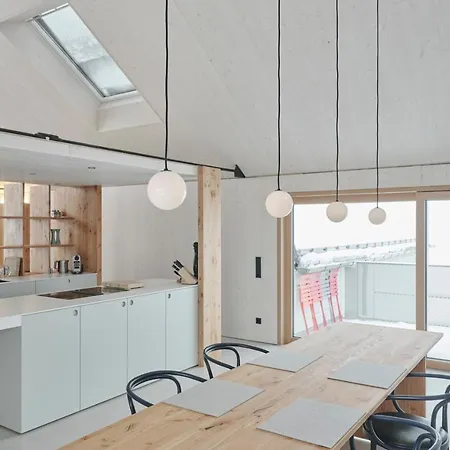 Urban Alpine Penthouse With Lake View Maurach  Exterior photo